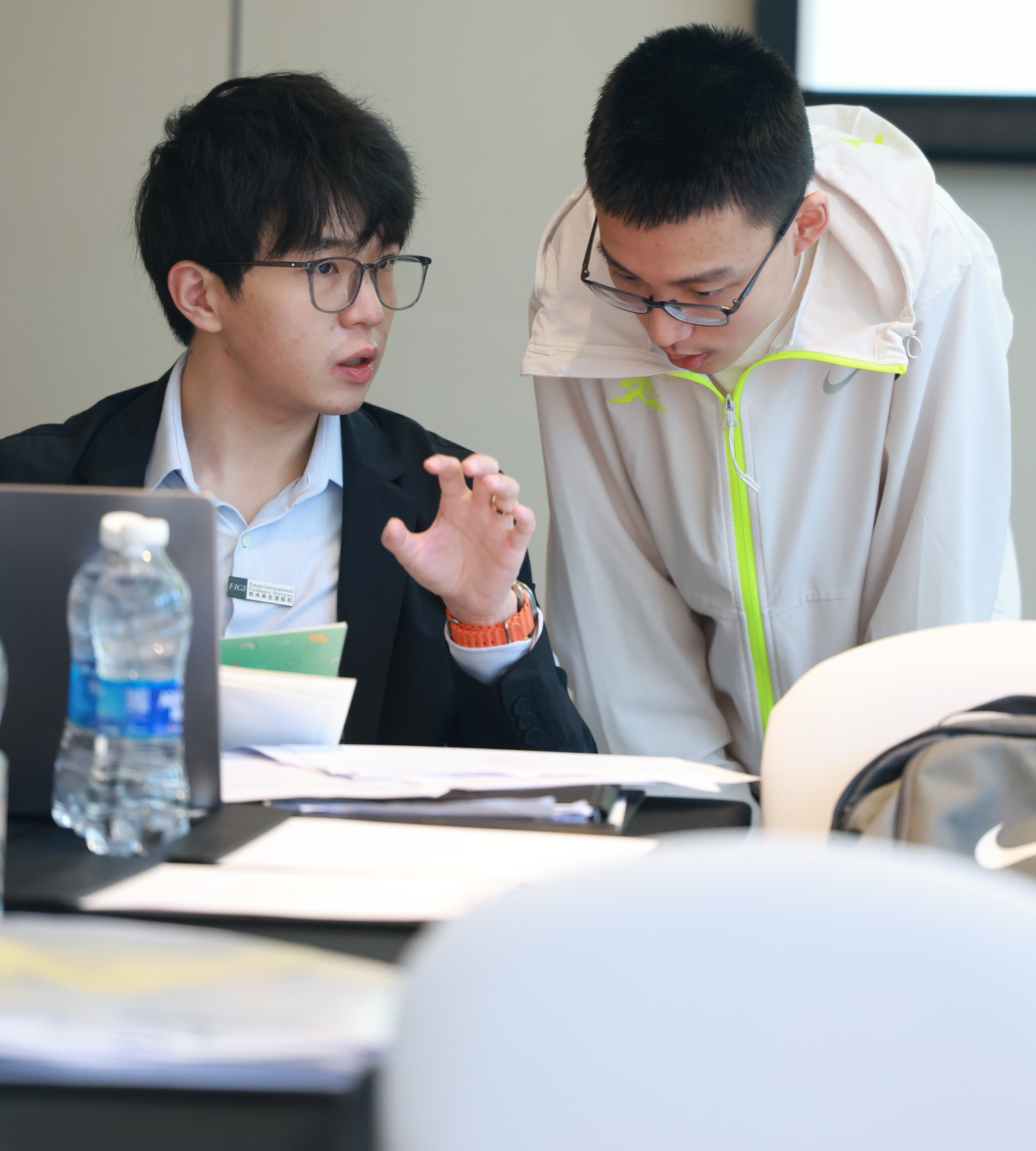 A mentor and participant in conversation